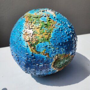 3D Spherical Puzzle World Globe 9.5" Diameter 530 Pieces Geography Free standing